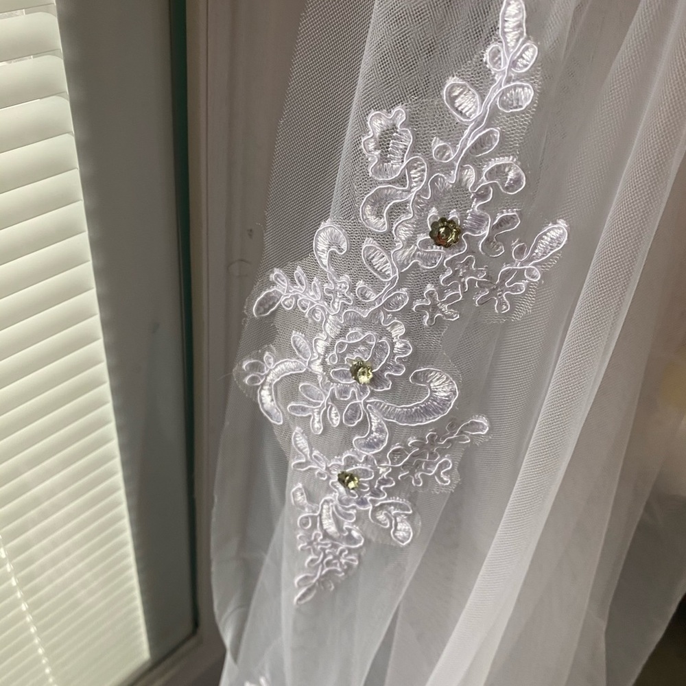 White wedding veil 35 in single tier